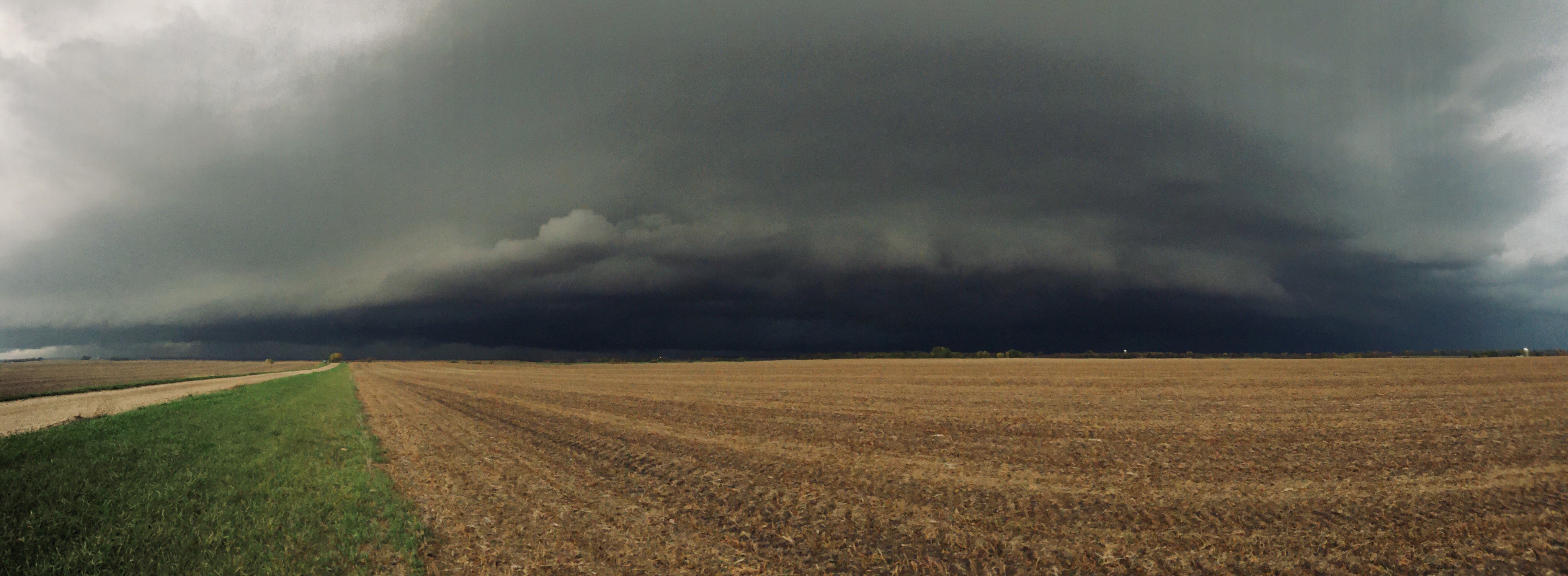 Storm approaching Castlewood, SD on October 9, 2021 (Photo by Derek Thompson)