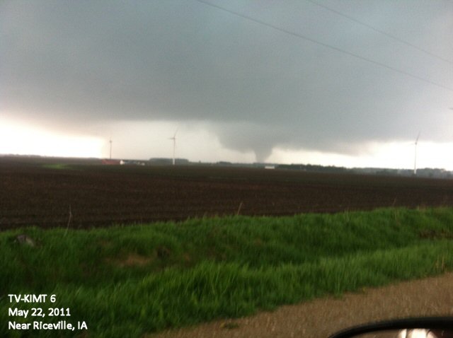 tornado near Riceville IA