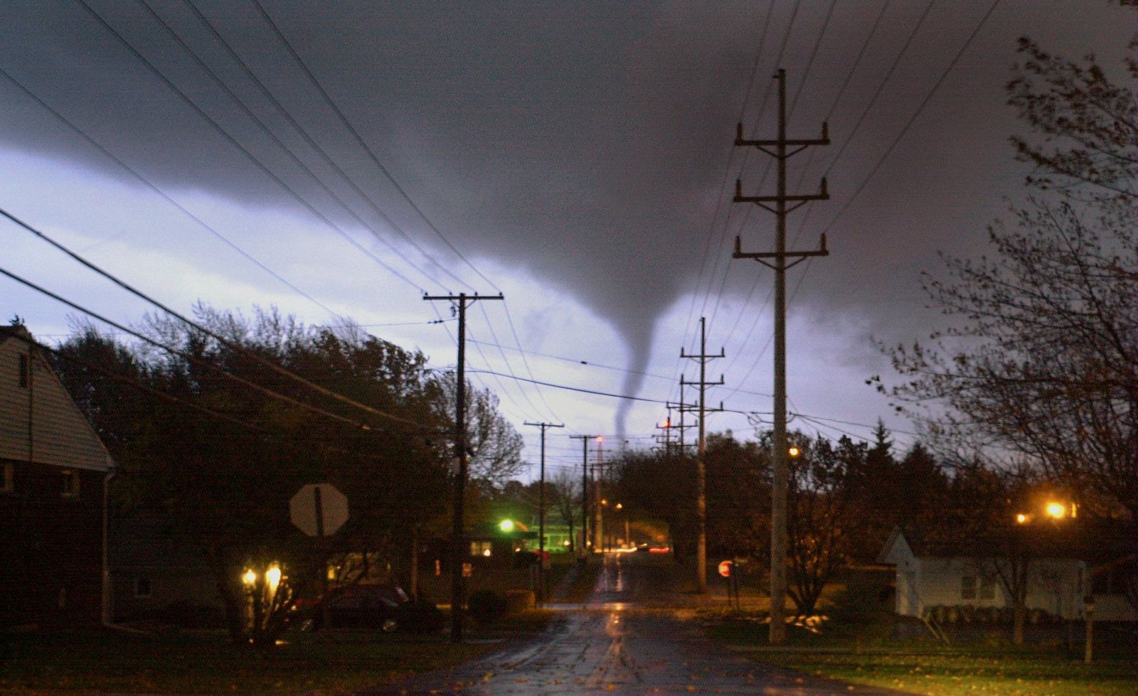 Click for photo gallery of the Tiffin tornado