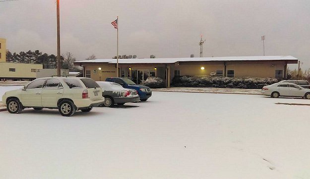 The snow accumulation at the National Weather Service in North Little Rock (Pulaski County) was just under an inch on 01/06/2017.