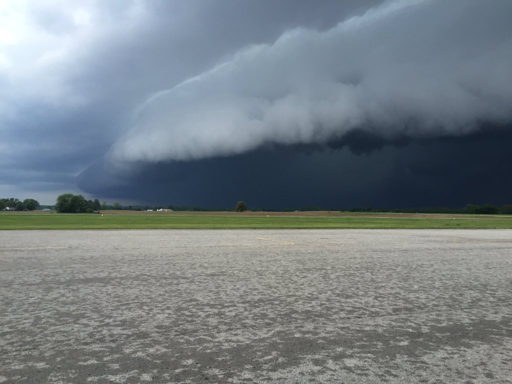 Photo of shelf cloud near Harrisburg, IL