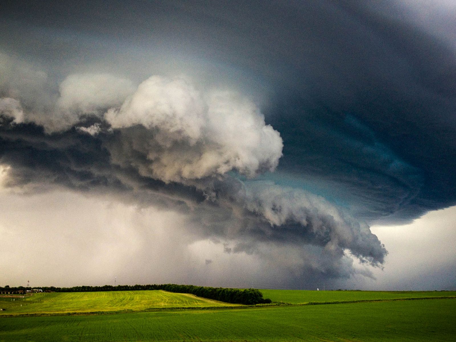 Low Topped Supercell & Pictures from June 26, 2013