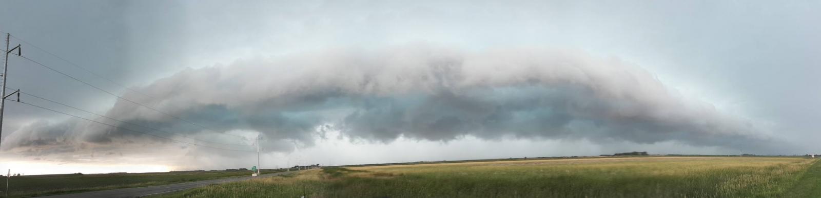 Shelf cloud as seen a couple miles south of Aberdeen. Photo by Tina Urdahl.