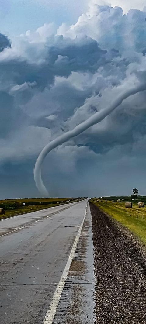 Tornado to the north of Miller, SD (Photo by Mike Kenney)