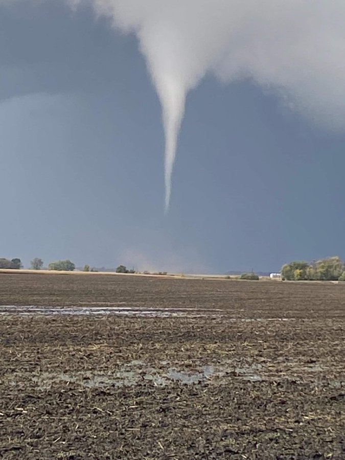 Tornado 4 miles west of Clinton, MN at 3:42 PM (Photo by Jason Haugen, relayed by Nick and Amanda Elms)