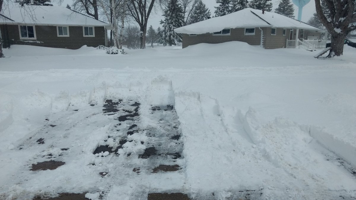 Reduced visibility in Waubay at 830 AM CDT April 11, 2019 (Source: Gloria Jorgenson - Twitter)