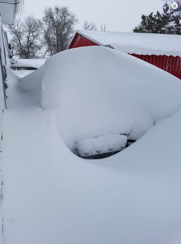 Reduced visibility in Waubay at 830 AM CDT April 11, 2019 (Source: Gloria Jorgenson - Twitter)