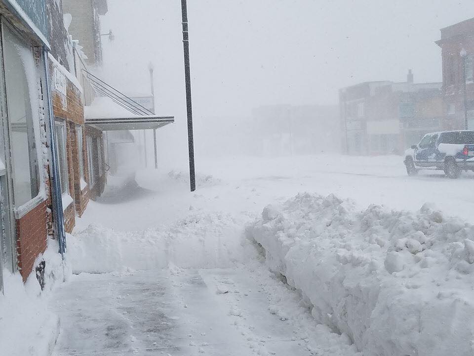 Reduced visibility in Waubay at 830 AM CDT April 11, 2019 (Source: Gloria Jorgenson - Twitter)