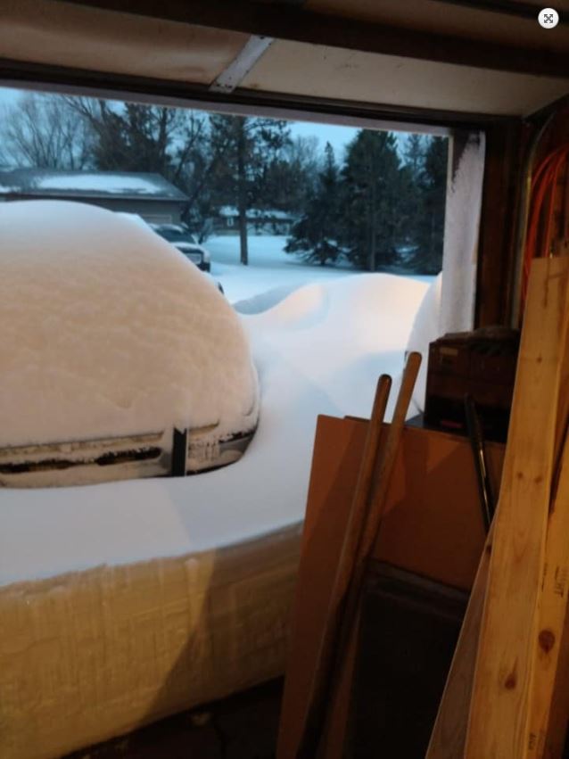 Reduced visibility in Waubay at 830 AM CDT April 11, 2019 (Source: Gloria Jorgenson - Twitter)