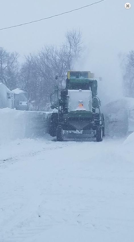 Reduced visibility in Waubay at 830 AM CDT April 11, 2019 (Source: Gloria Jorgenson - Twitter)
