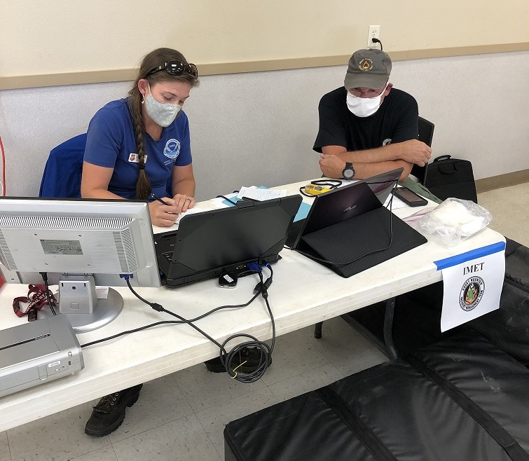 NOAA/NWS Incident Meteorologist Lisa Kreiderman (left), with Fire Behavior Analyst Larry Long (right)