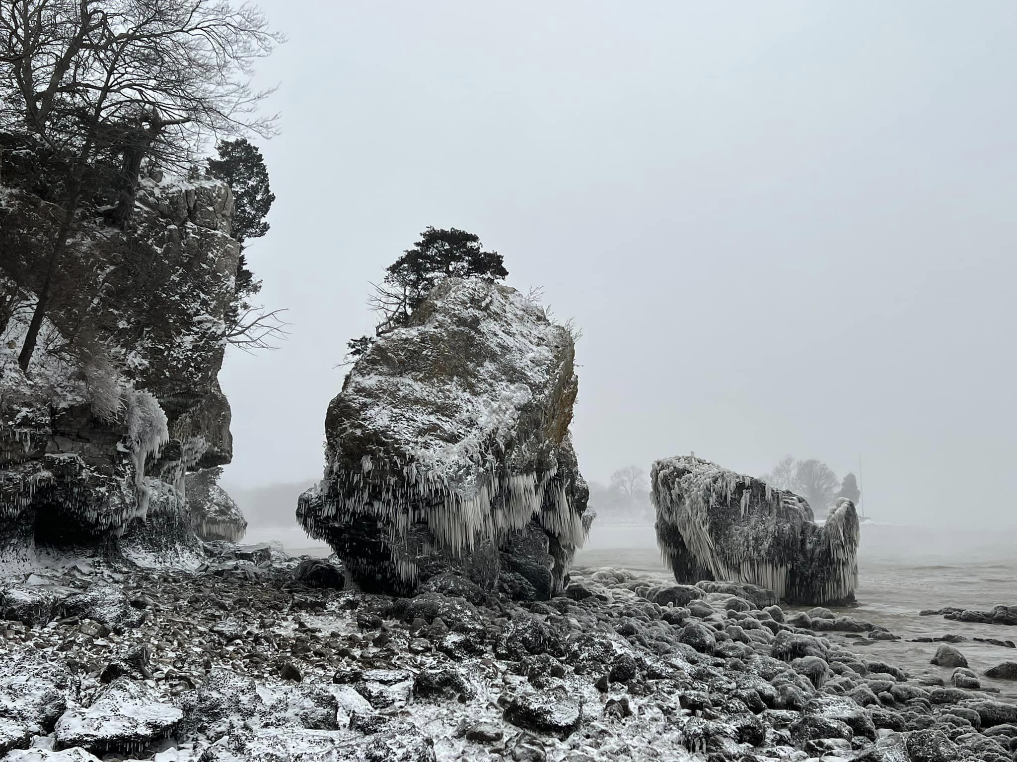 photo of the exposed shoreline of the lake erie islands
