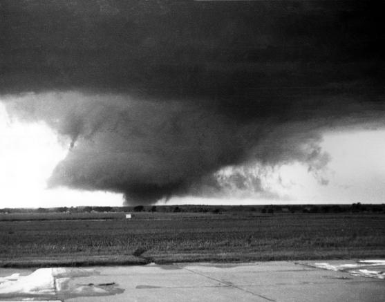 "Ruskin Heights" tornado near Ottawa, KS (Charles LeMaster, Photographer)