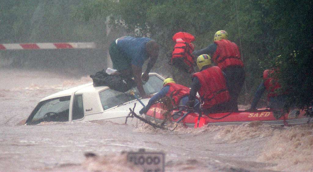 San Antonio Car Rescue (Credit: San Antonio Express-News)