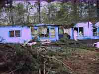  [ 5 people in this mobile home survived without injury. ]