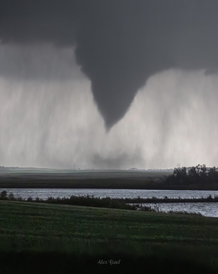 Anticyclonic EF0 Tornado SSW of Sanborn, ND