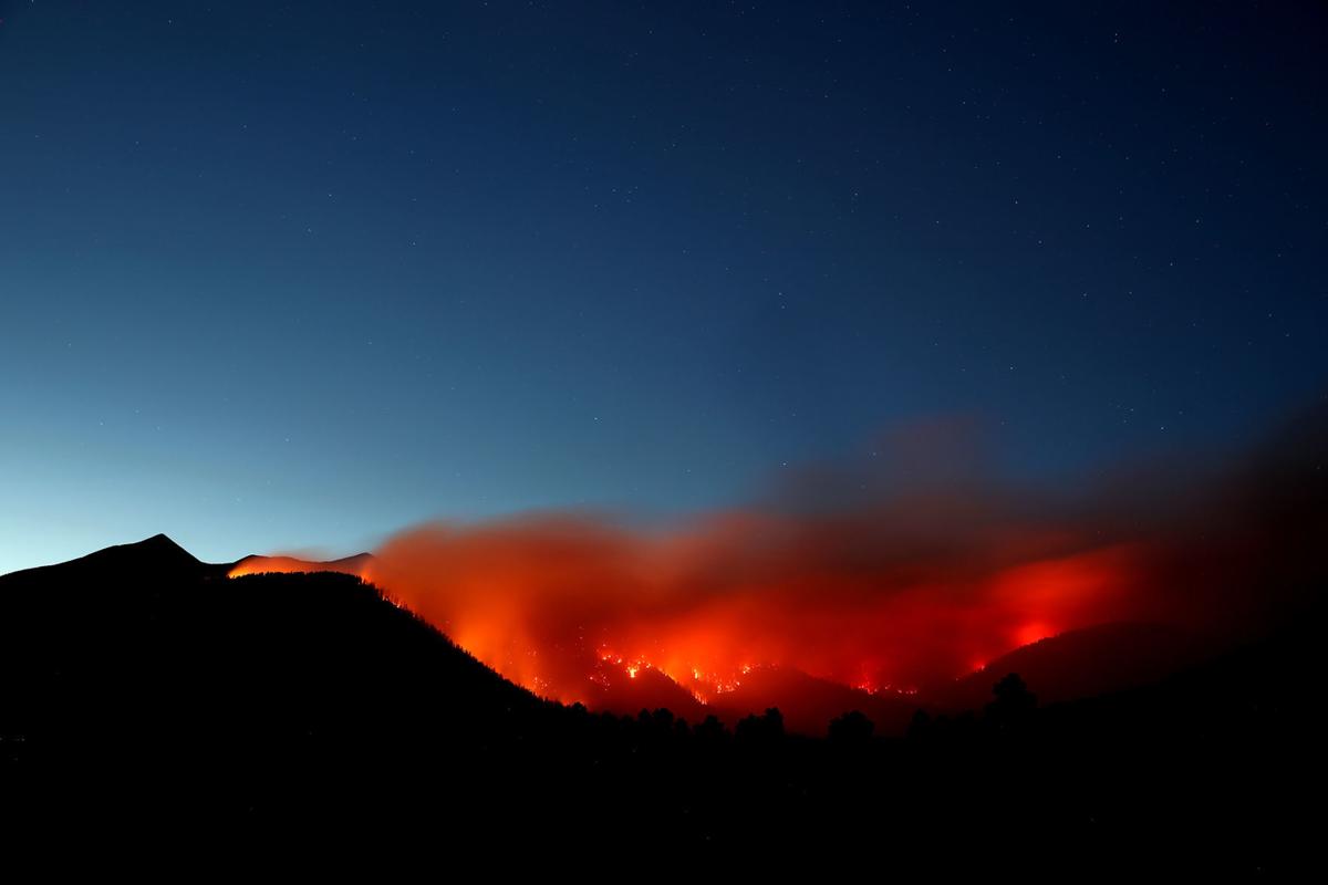 View of the Museum Fire at dusk with southwest winds transporting smoke away from Flagstaff and towards the community of Doney Park.