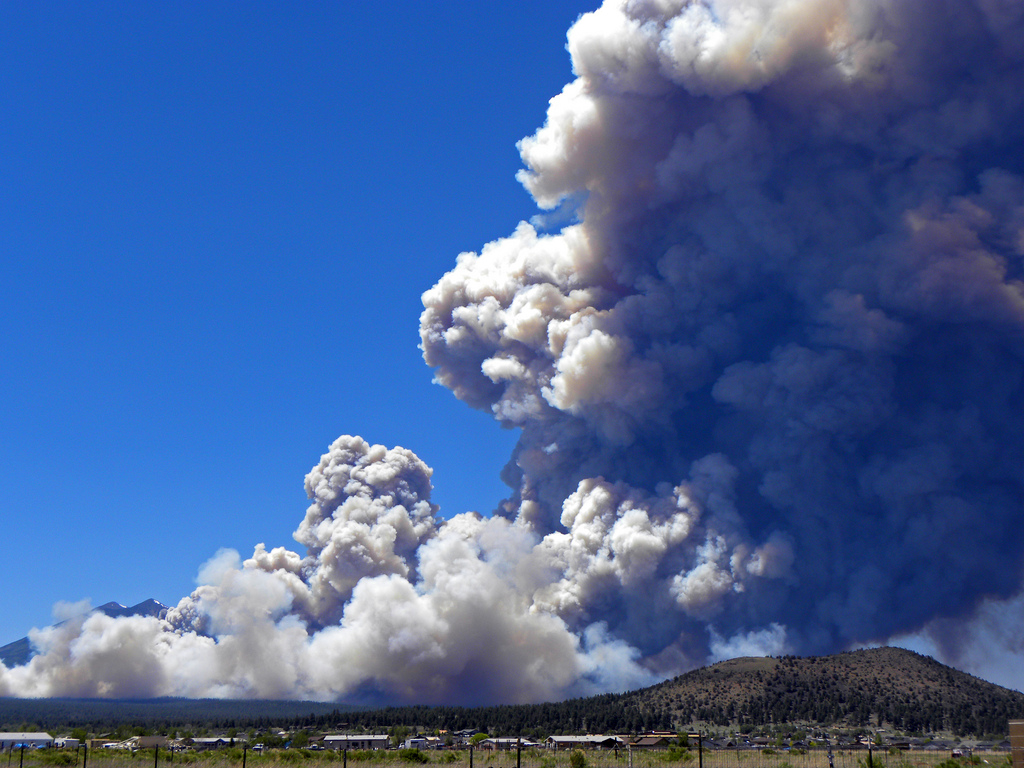 Large plume of smoke, as seen from Doney Park, moving northeastward. Photo credit: Mike Elson