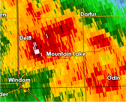 Radar reflectivity image as damaging winds approach Lakefield, Minnesota