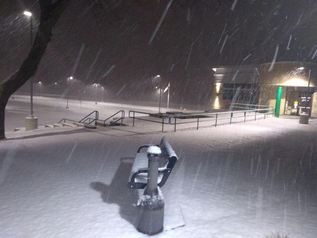 Wet Snow falling in Le Mars, Iowa on April 3, 2018