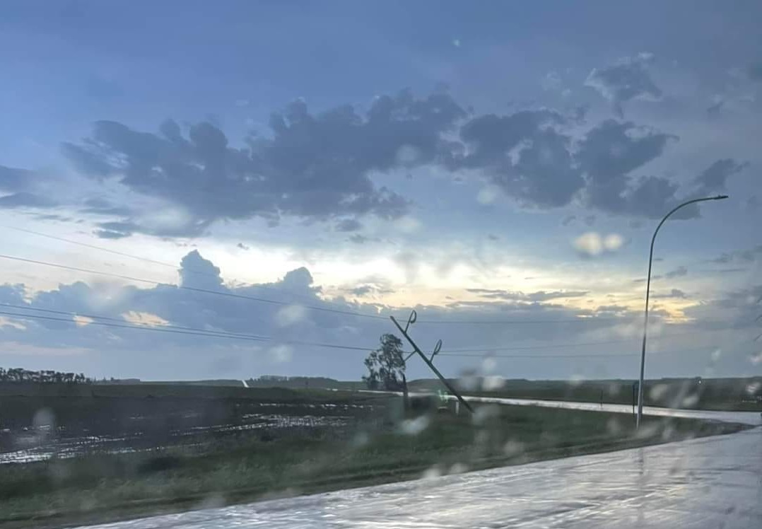 Snapped power pole between Jasper & Edgerton MN