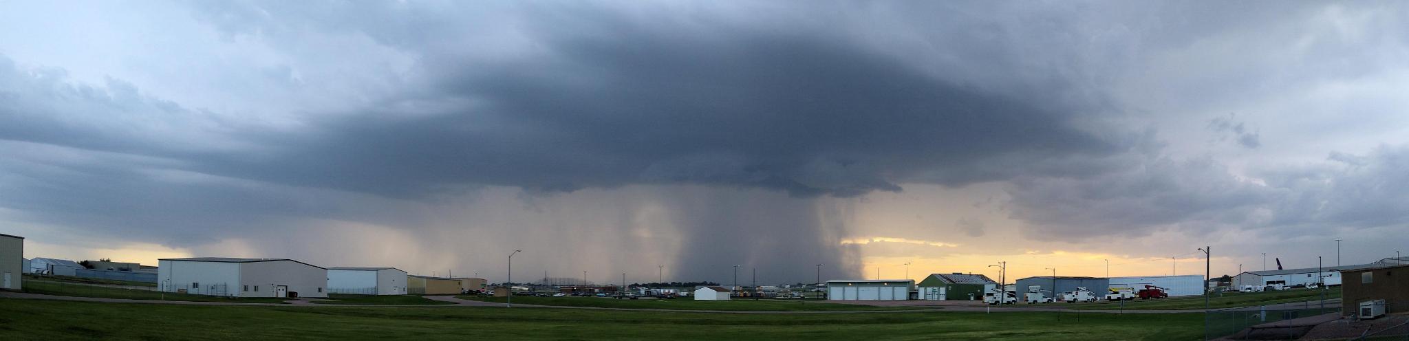 Severe thunderstorm approaching the Sioux Falls Airport, ​where 82 mph wind gusts were later recorded.
