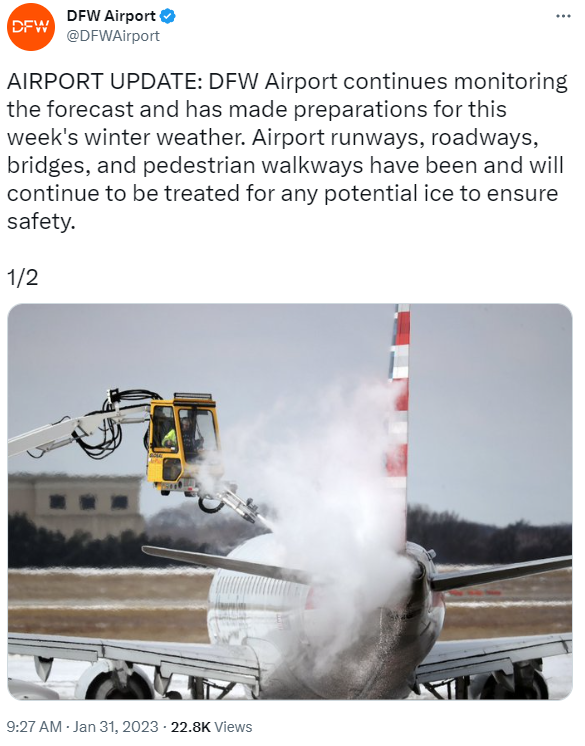 DFW Airport - airplane and deicing