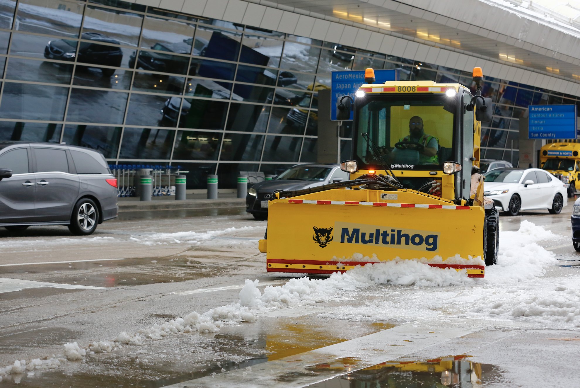 DFW Airport - ice removal operations