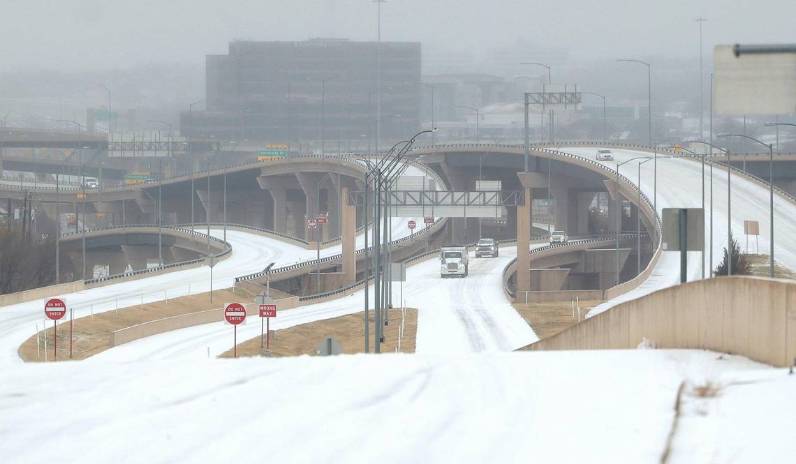 I-35 near downtown Fort Worth (photo by Fort Worth Star-Telegram)