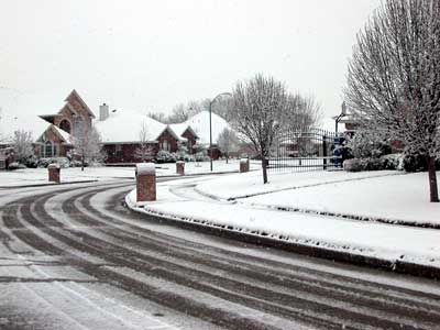 Picture of heavy snow from the February 14, 2004 snowstorm.