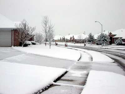 Picture of heavy snow from the February 14, 2004 snowstorm.