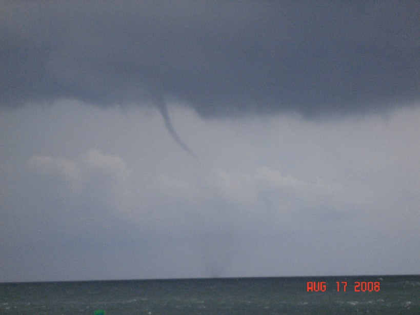 A picture of a waterspout