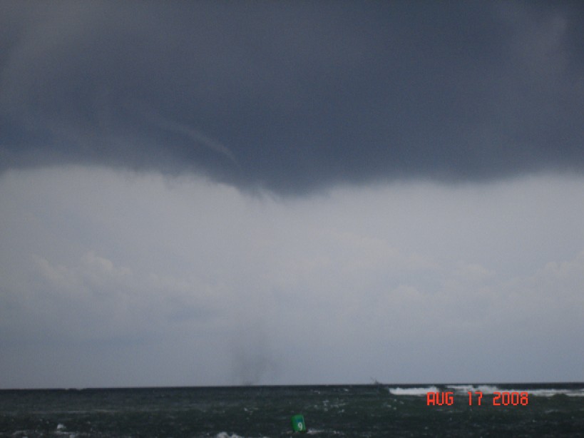 A picture of a waterspout