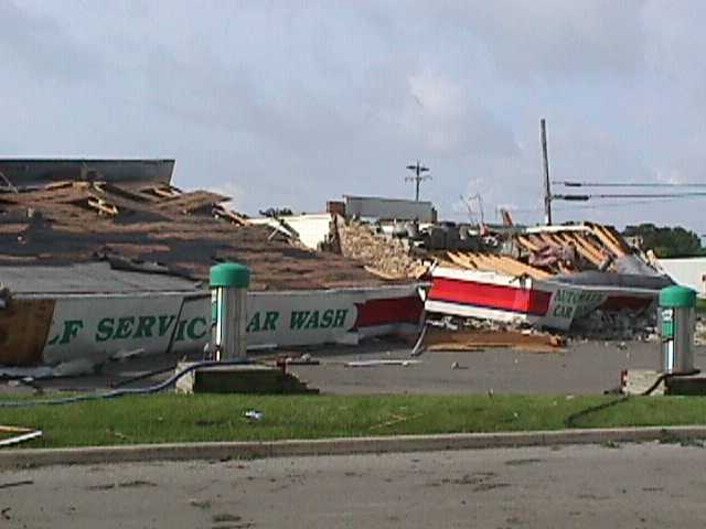 Peru tornado damage May 30, 2004