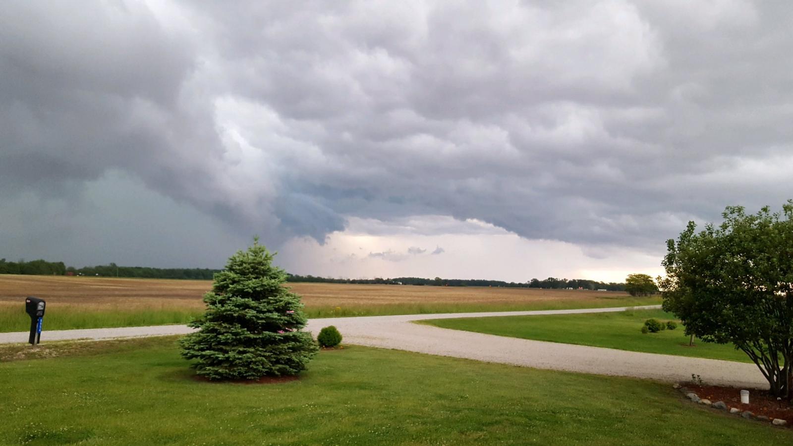 Photo of shelf cloud