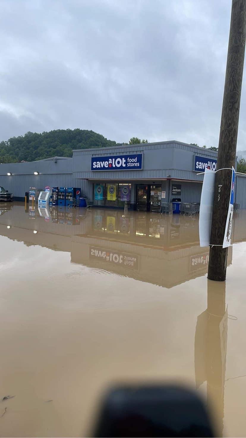 North Fork Kentucky River in Jackson flooding a Save-A-Lot