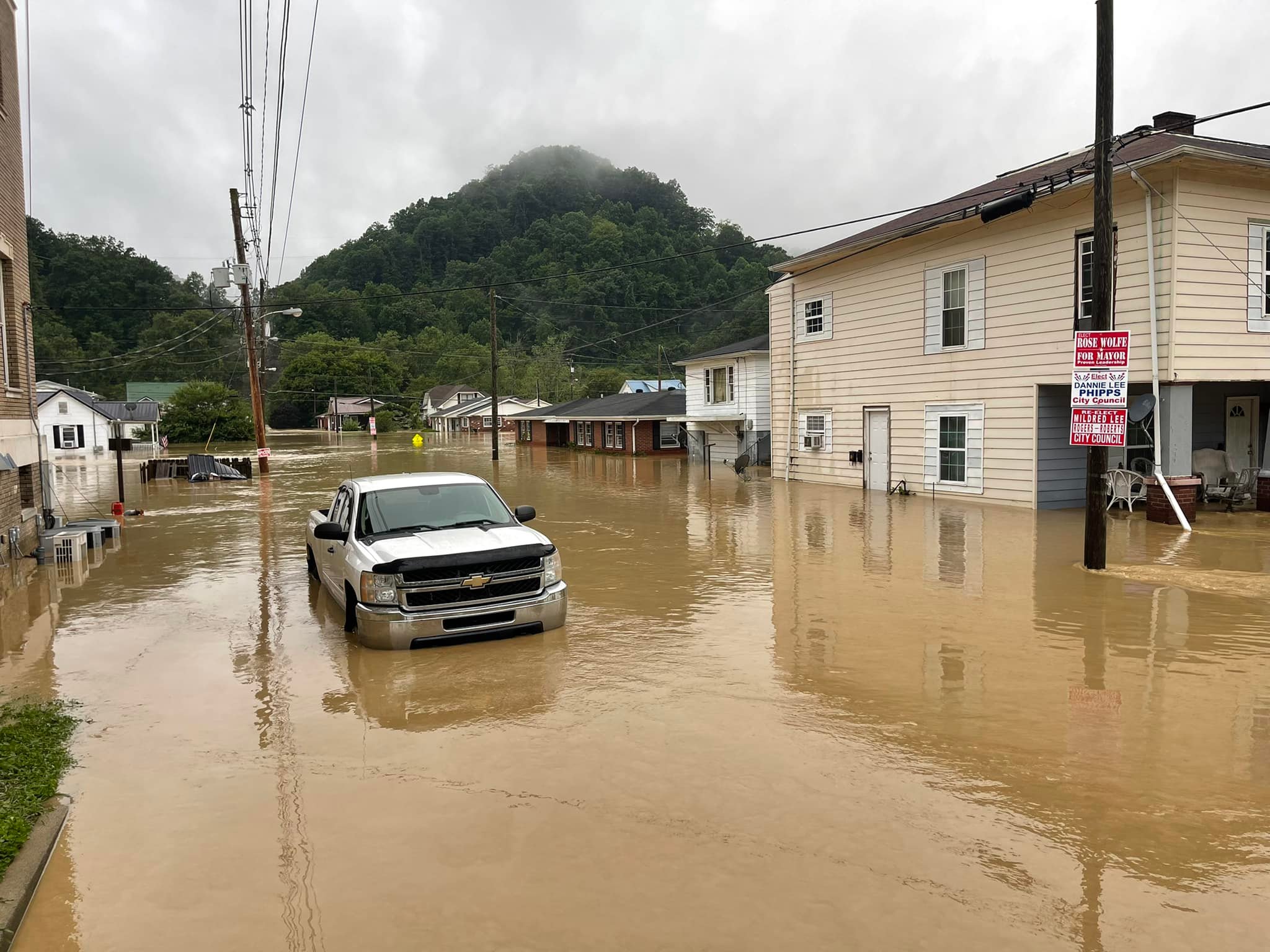 North Fork Kentucky River flooding buildings in southwest Jackson, KY