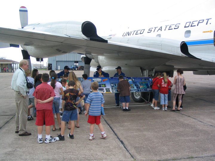 Picture of students talking to the flight crew