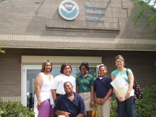 T.H. Watkins Elementary School 4th Graders (5/5/06) image