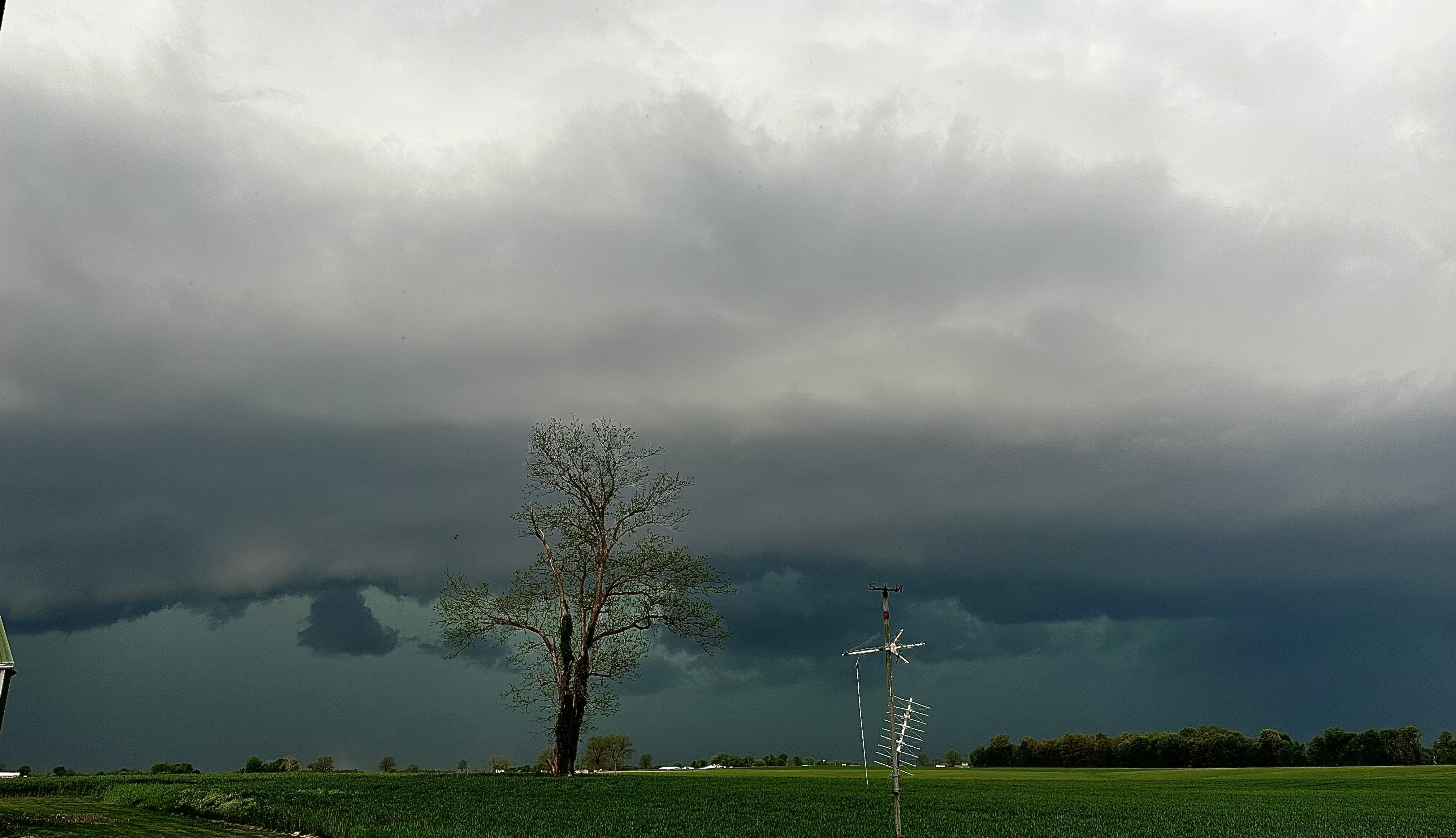 Shelf Cloud near Hecker IL