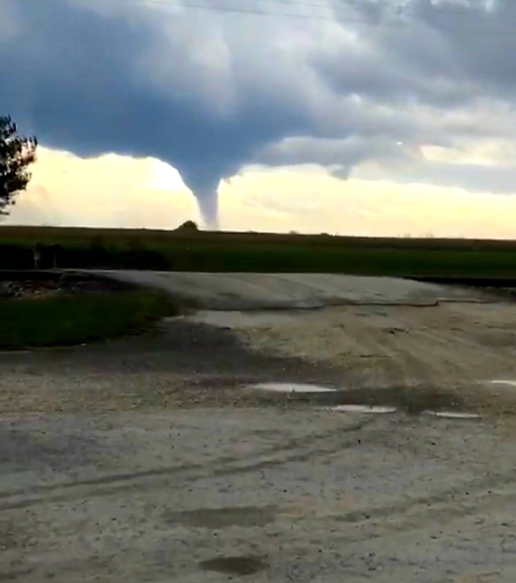 Photo of the Wrights IL tornado looking from Roodhouse, IL.