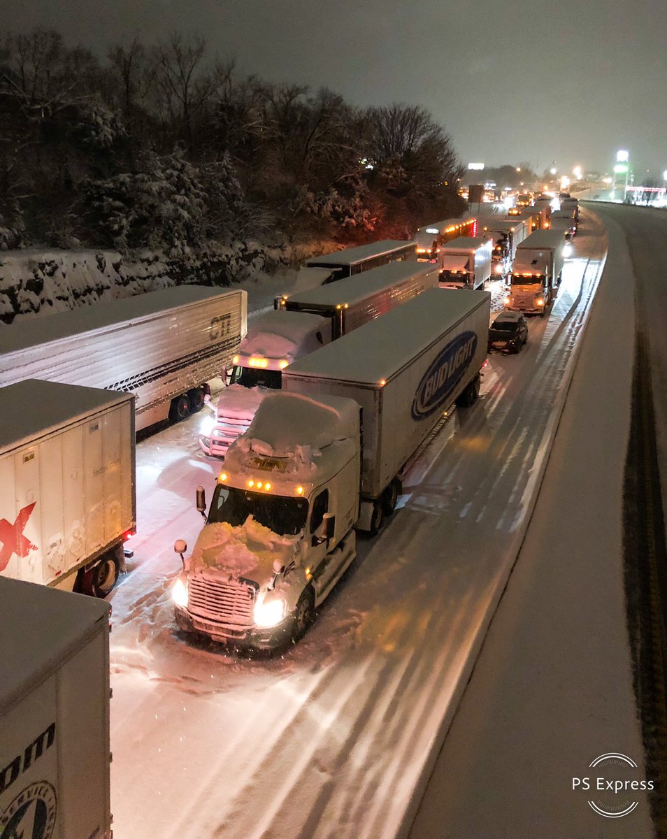 Photo of I-44 eastbound at Eureka, MO with stalled traffic.