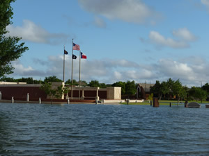 View of the Willie McCool and War Memorials at Huneke Park - click to enlarge the image