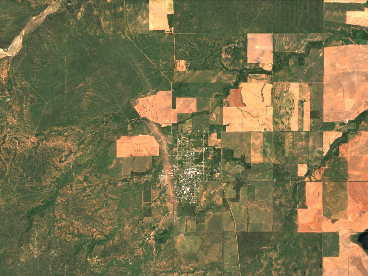 Satellite imagery of the Matador area after the tornado (https://www.sentinel-hub.com/)