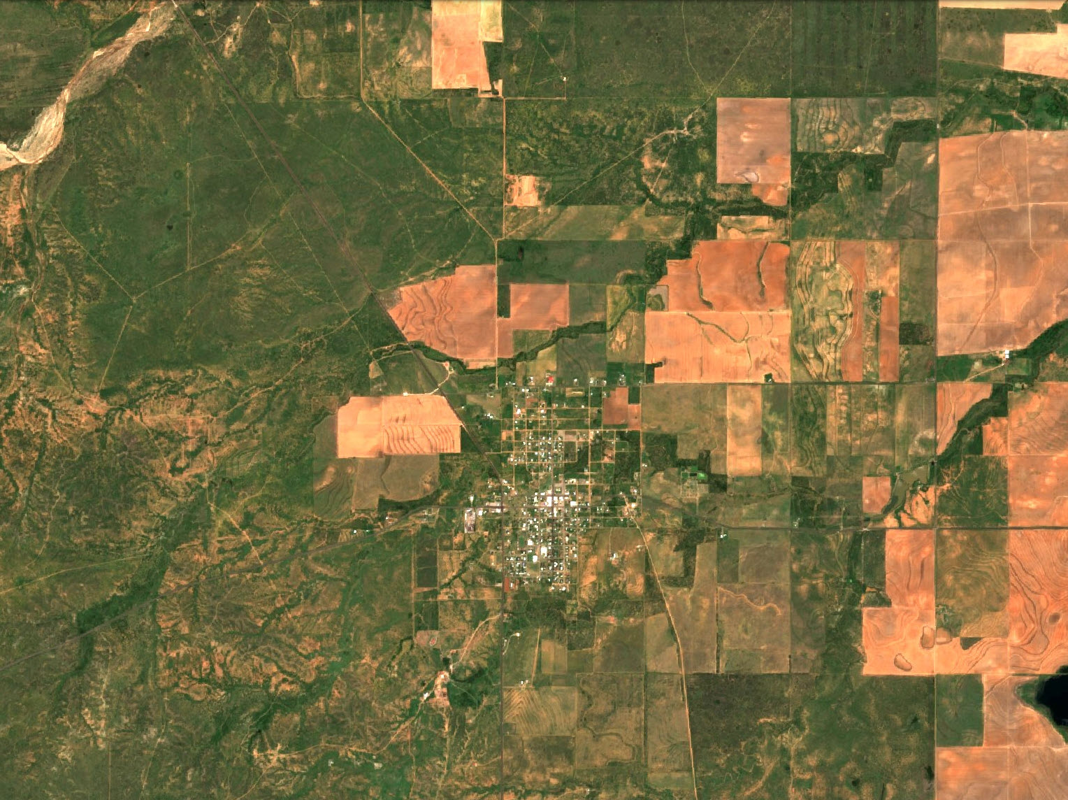 Satellite imagery of the Matador area before the tornado (https://www.sentinel-hub.com/)