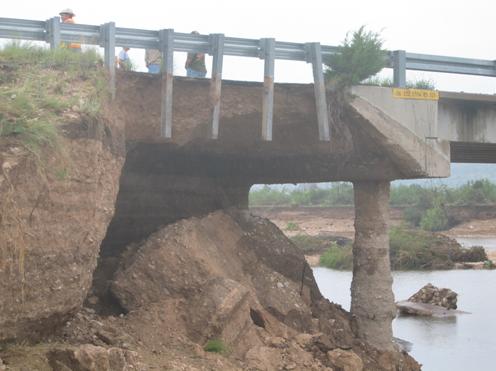 Damage to the northern end of the Dry Creek Bridge on the up-creek side.
