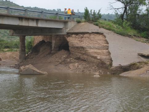Photograph of the northern end of Dry Creek Bridge