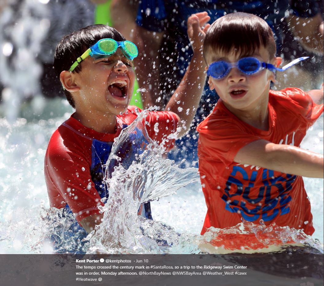 Kids swimming 