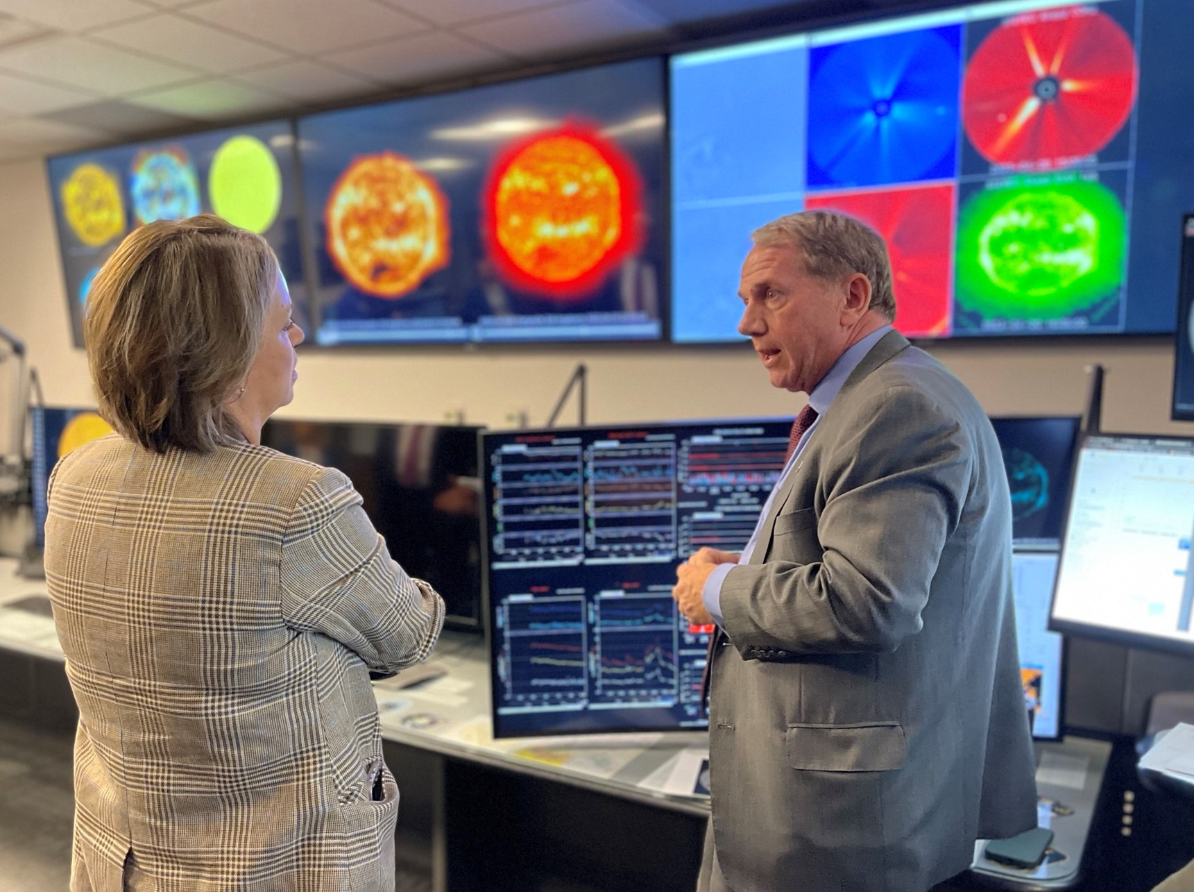 Bill Murtagh, SWPC, and Caitlin Durkovich, Special Assistant to the President and the Deputy Homeland Security Advisor for Resilience and Response, discuss space weather forecast operations at SWPC. 