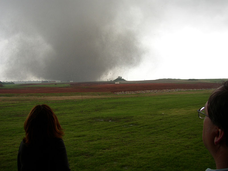Photo of the May 8, 2003 Moore/OKC Tornado Â© Dan Olson